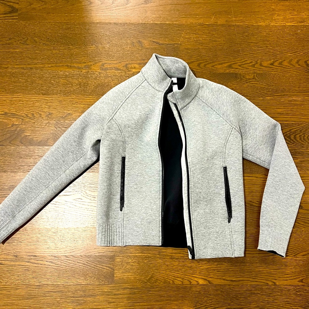 Lulu lemon zip up size 6